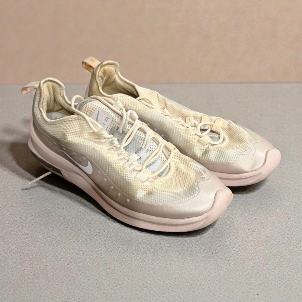 Nike Women's air max axis Sneakers AA 2168-107 size 9.5
